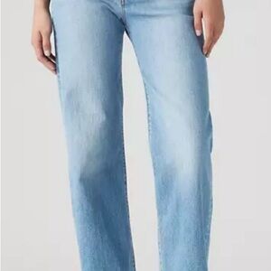 Light Wash Levi’s Ribcage Denim